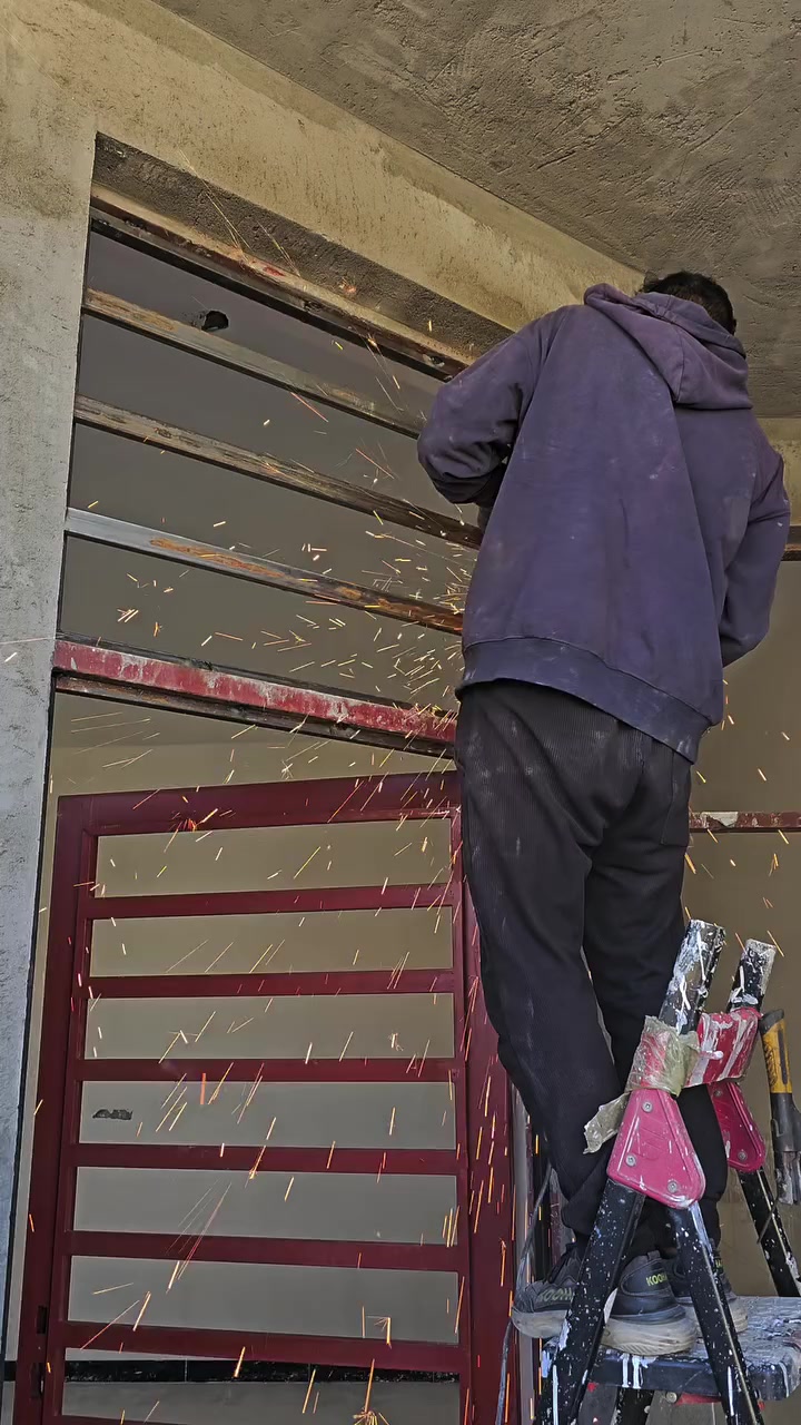 فنون الحداده
#بيبان_فخمه✨️

#مراجيح_ملكيه✨
️ 
 #بيبان_قاصه✨️

 #محجر_ملكي✨️

 #شغل_رئاسي✨️

 #شغل_ملكي✨️

 #عمل #ابواب #شبابيك #بوب_مصفحه   #العراقي_عبود✨️ للأعمال الحديدية
اذا كنت تبـــحث عن العمل الجيد ✨️
ماعليك الى زيارة المجمع🚶‍♂️
أحدث التصامــــــيم والنقــــــوش العصــــــريه

  يمتــــزج الأبداع مع الذوق الرفـــــــــــيع
        #العـــــنوان #كوت_واسط ((✨️))
((أبواب ـ شبابيك ـ كتائب حمايه ـ محجرات درج ـ بوابـــــات.  خارجيـــــه ابواب خشب

جملة مفرد 
مستعدون لتجهيز كافة دوائر الدولة
الاتصال...***********
