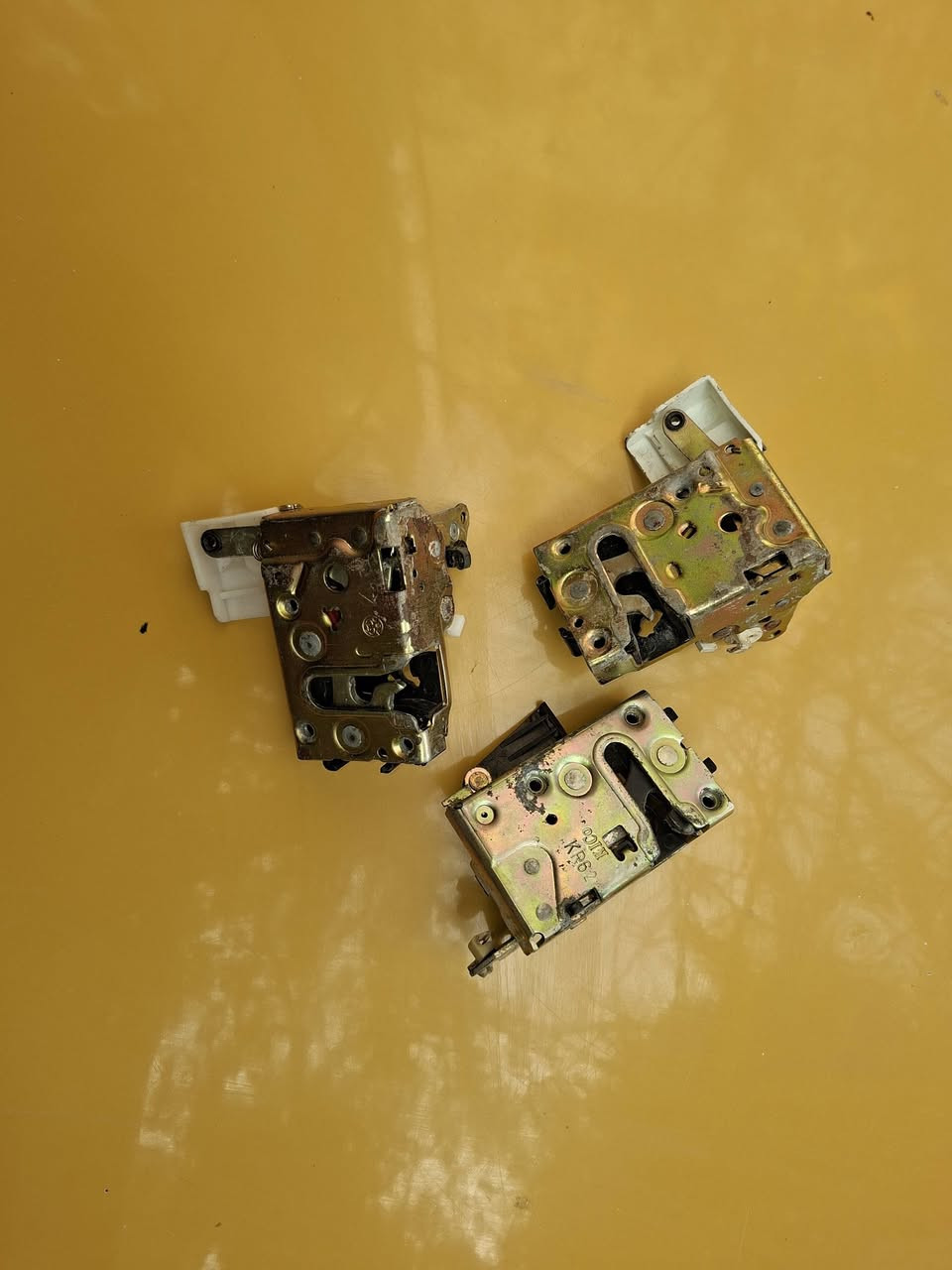 سلام عليكم...
قفاله بيبان سمند  

ومكينه جام باب سايق 

15 $

***********
