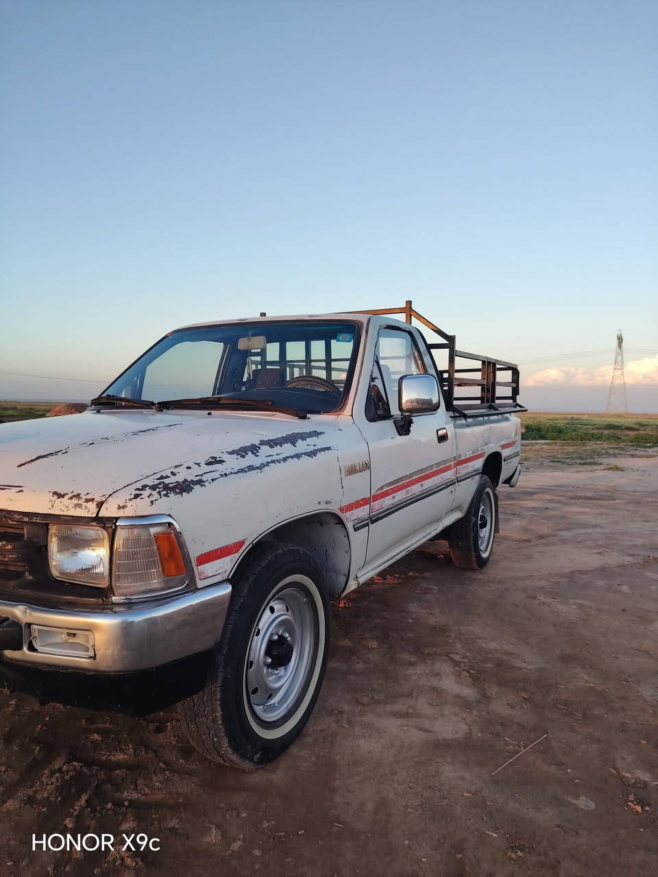 السلام وعليكم بيكم للبيع موديل 1989 محسن كلها بلاديه وضع شركه محرك كير شاصي كله مكفول كهربايات كلها شغاله تخم تاير جديد سياره جاهزه ما بيها اي نقص المكان ديالئ والشراي يدلل *********** 🌹🌹
