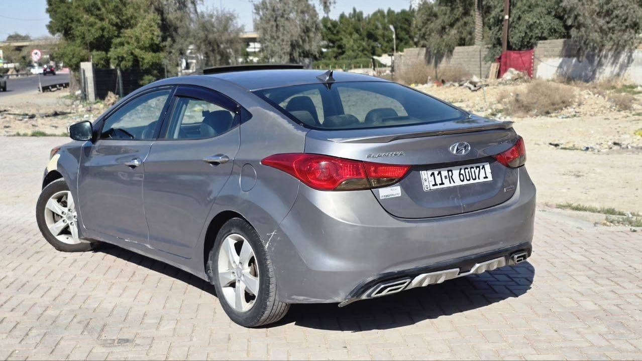 السلام عليكم 
النترا 2013 امريكي
باسمي رقم بغداد 
السيارة لمتد 
محرك 1800 دوش
فتحة 
تدفئة كشنات 
ويل كب
 اشاير مري 
السيارة ماشية 200 الف ميل 
سونارها وحادث أمريكا بالصور 
صبغ حزام عدى الجنطة والبنيد ابيع حزام 
بدون دواخل بدون شواصي 
بجم كبس السيارة 
السيارة عليها منظومة تبريد كاملة جديدة 
تبريدها ثلج 
نقصها فقط حدادية 
بيها طخه وجراد موضحه بالصور
مكان السيارة بغداد / شارع فلسطين 
السعر 99$ قابل للتفاوض
للتواصل واتساب: ***********
