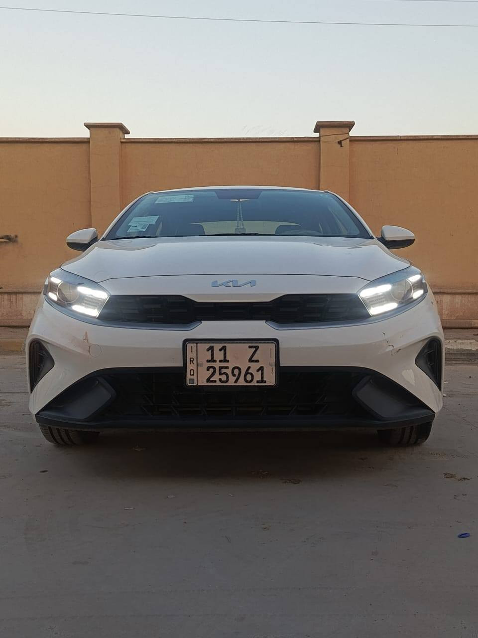 السلام عليكم 
كيه سيراتو موديل 2024 كفاله عامه 
صبغ وتبديل وضربه وفتح مكينه 1600دوش كيرAT سياره جديده استخدام شخصي مواصفات  السياره داخل لونين 
تحكم ستيرن 
حساسات خلفيه 
يدات نيكل 
خمسه تجاوي 
مكينه 1600
ماشيه 38الف سياره مال جناي جديده جدا مكينه وكير وحداديه وتبريد كفاله 

ملاحضه علمن ان سياره مطلوبه شركه ستقطاع مباشر 
السعر 160بيه مجال لطيبين 
مكان سياره ناصريه مركز 
للستفسار ***********
