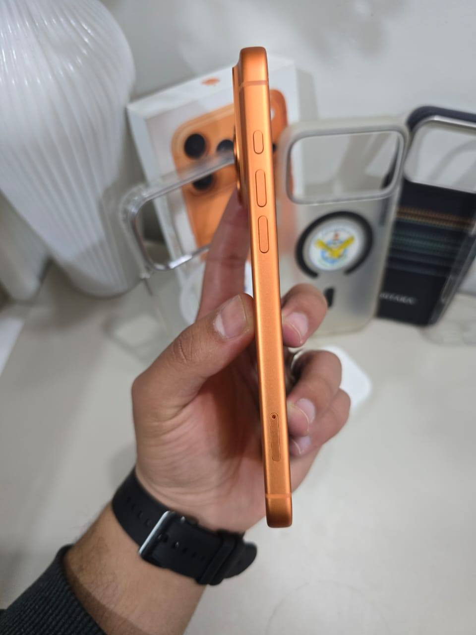 سلام عليكم ورحمه الله
17 برو ماكس عربي شرق اوسط AF
ذاكره 256 مشحون 13 مره فقط 
غراضه كامله مكفول من الخدش نضافه 100
لون برتقالي للبيع او مراوس بسلفر راس براس
مكاني بغداد كرخ السعر 2150 
***********
