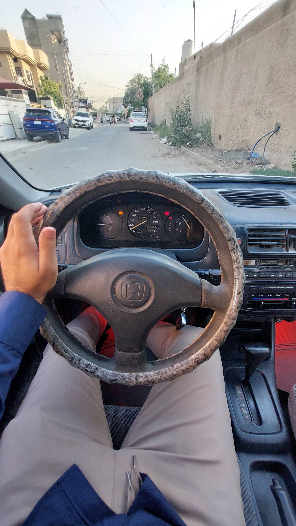الي فلوسه على كده ويدور سياره اقتصاديه وعمليه جدا يتابع التفاصيل 🙏

السلام عليكم (( للبيع )) 

هوندا سيفك موديل 2000 نظيفه جدا وجاهزه محرك ١٦٠٠ وكير شادهن جديد مكفولات رقم انكليزي باسمي شرط التحويل سنوية وهزه جديده 

دواخلها جديده وغرفتها وكهربائياتها شركه سنترلوك وريمونت كهربائيات شغاله مابيها اي نقص 

السياره جانت على البلاد واني صبغتها على ايدي للجماليه فرن درجه اولى ... بسبب شخوط وجراد مكفوله من الضربه والخياس والكص 

تبريدها جان شغال والصونده طخت بالبلي مال باور وانشكت وطلع الغاز تشوفها بعينك تحتاج بس غاز وصونده 

السعر :- ٤٦ ورقة وبيها مجال للطيبين 
العنوان :- بغداد / قرب مرور الكاظميه 
الاتصال :- *********** 

وبالعافيه على صاحب النصيب مقدما سياره جدا نظيفه ومتعوب عليها ❤️