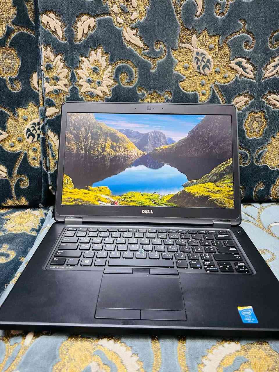 السلام عليكم 
حاسبه DELL للبيع الحاسبه جديده 
الرام 8 
كارت الشاشه خارجي قابل للتطوير 
الكيبورد ضوءي 
النضافه 99%
المكان الحبيبيه 
***********
