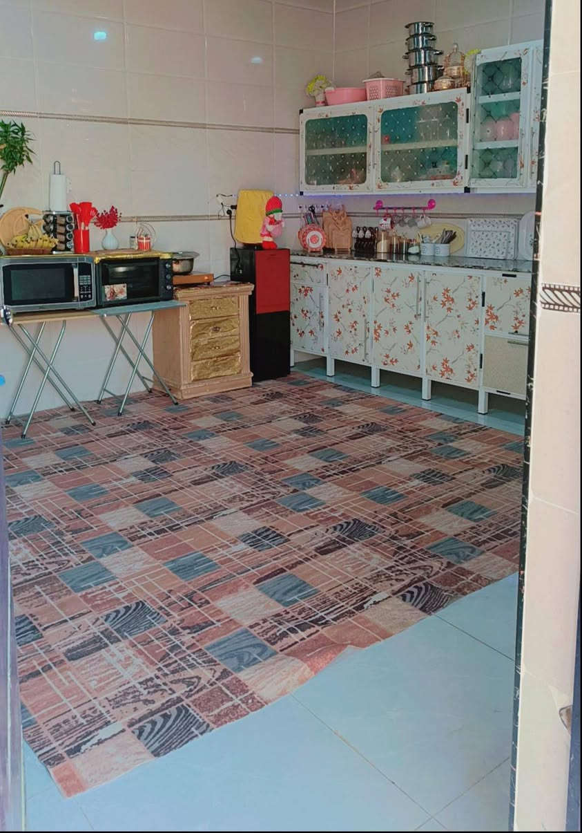 السلام عليكم
بيت للبيع مساحه البيت ( 276 )
طابو صرف سند 25 يتحول باسمك
( واجه 12متر ) ( نزال23متر )
العنوان : النيل القديم 
قرب مخازن المرجان سيراميك يبعد عن الجزائر خمس دقائق 
تفاصيل وسعر خاص  اتصل ع رقم ***********
