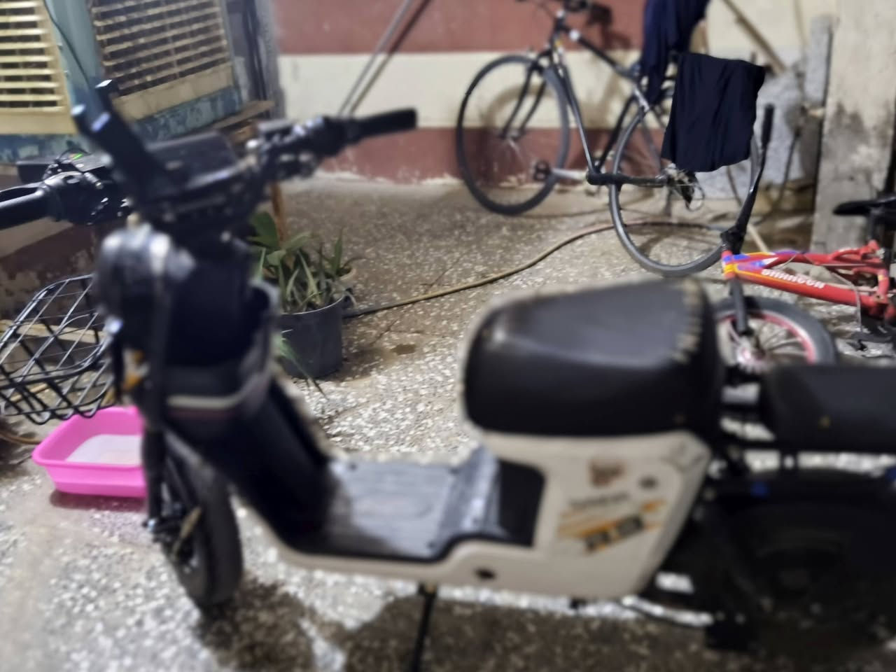سلام عليكم دراجه شحن R9 للبيع السعر 475و بيه مجال 
العنوان بغداد المعالف للتواصل مازنجر و رقم واتساب الرقم ***********
