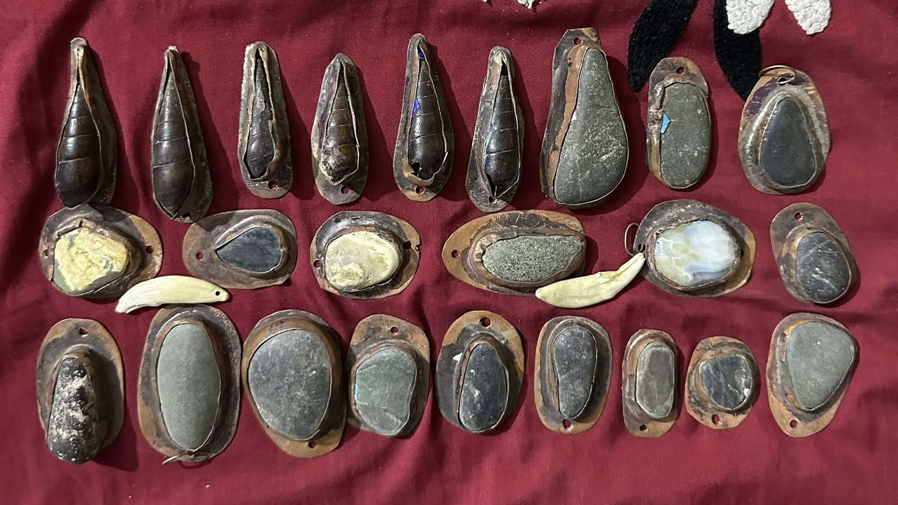 السلام عليكم اخوان القطعه 500 دينار شلع ما بيع قسم وقسم رجآ شي يشل شي

الي على باب الله يفيدنه وبل عافية عليك مكاني بغداد المنصور هاتف ***********
