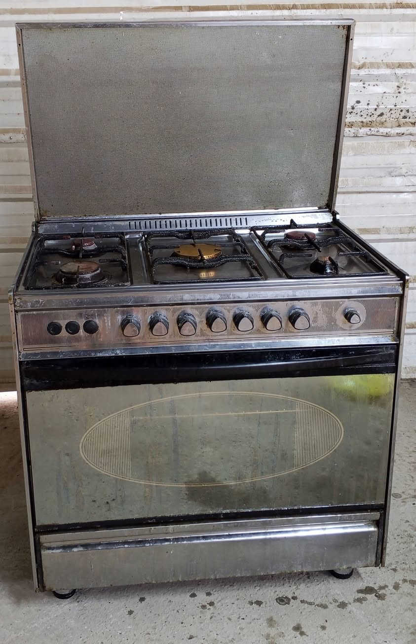 ⚜️  طباخ 5 عيون كله شغال
⚜️ فرن وعيون كلش نضيف

⚜️ المكان حصوه حي عداي

⚜️ للاسفسار الاتصال ***********
