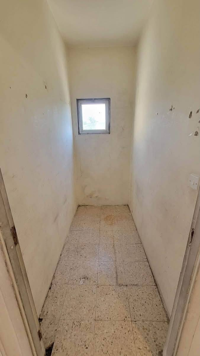 🏢 شقة مميزة للإيجار | مجمع خمسة 🏢
​✨ تفاصيل الشقة:
​🛏️ غرف النوم: 2 غرف نوم مريحة.
​🛋️ الصالة: صالة جلوس واسعة.
​🧼 الخدمات: مطبخ وحمام مجهزين بالكامل.
​📍 الموقع: مجمع خمسة
​📞 للتواصل والاستفسار المباشر:
اضغط على الرقم للاتصال: *********** 📱
