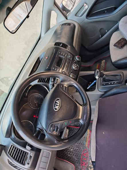 سيراتو 2015 خليجي مكفولة من اي قطعه تبديل بيها بس قطعتين صبغ وطخه بيناتهن مو ضربه وبيها بارد بالباب السايق منضومه تبريد جديده وصدر جديد حتى مشط جديد وتاير والسيارة كاملة مكملة  رقم بغداد مكاني التاجي برغي مناقص السيارة وعلى ايدي عارضها  ب 110 وبيها مجال للجيه *********** اخوان الشراي يتصل
