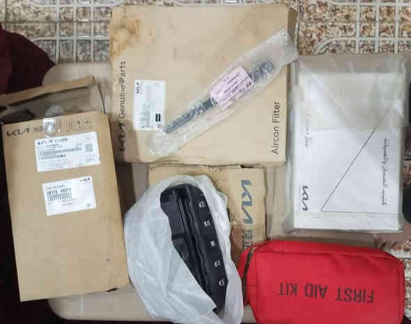 السلام عليكم 
كيا بيجاس موديل (2023 )
ماشيه( 30 )الف كيلو  
اسبير ما نازل
سلايد روف تحكم ستيرن جهتين 
كروس 
شاشه ابل كار بلي واندرويد اوتو 
كامرا اشاير بالمري 
كشافات 
بيها شويه حالوب 
وبيها رصعة جوه قريبة على باب الصدر بالباب الخلفي زغيرة .
رقم اربيل .  
السعر 113$
