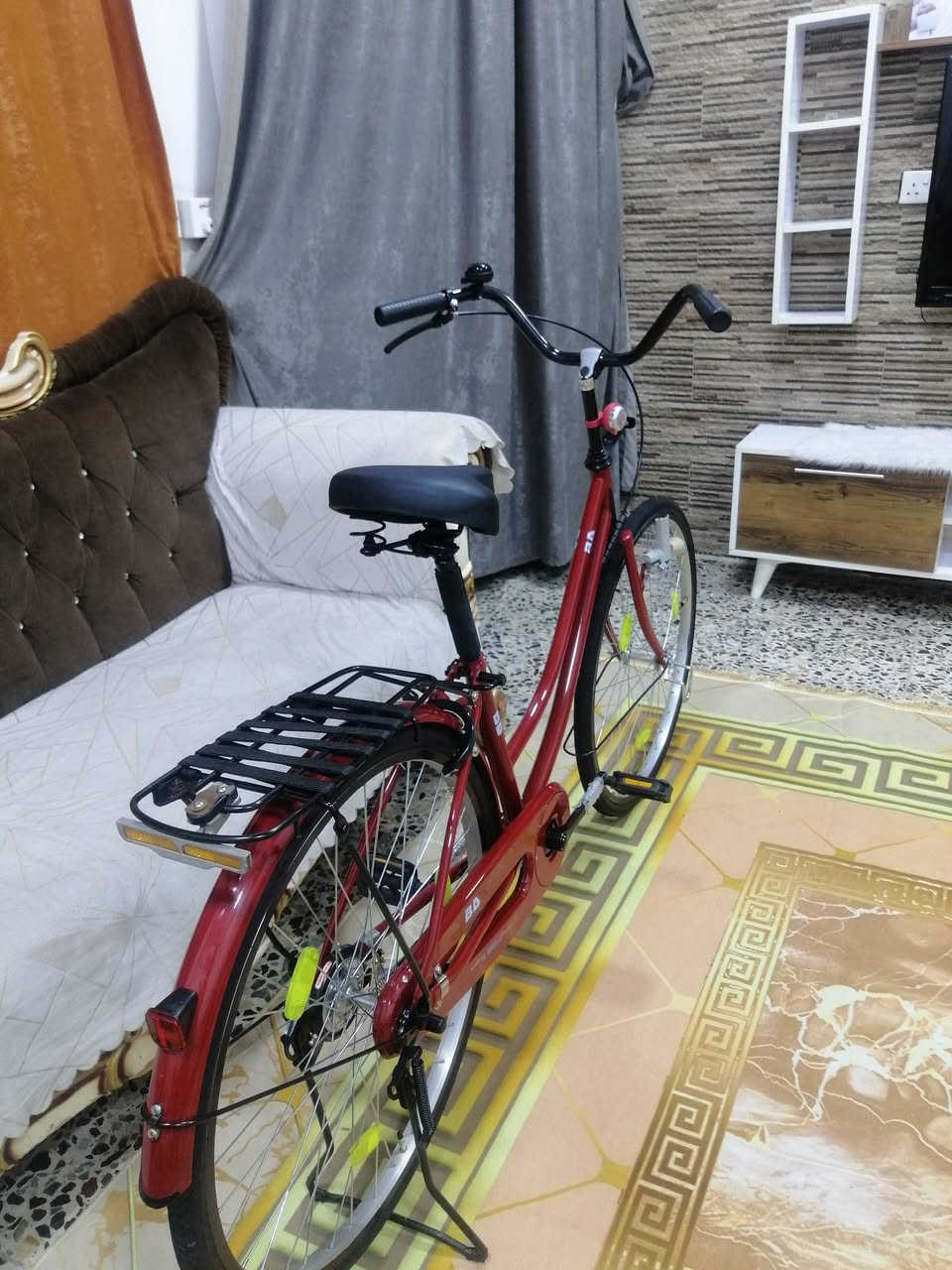 سلام عليكم بايسكل بناتي لون احمر 🍅مميز شركته BD مرغوبه كلش بايسكل اصلي. نضيف. نضافته100 كامل مكمل ماناقصه شي مكفول كفاله عامه سعره 165 وبي مجال للطيبين🌹 مكاني بغداد الشعب  متواجد خاص. لاستفسار***********
