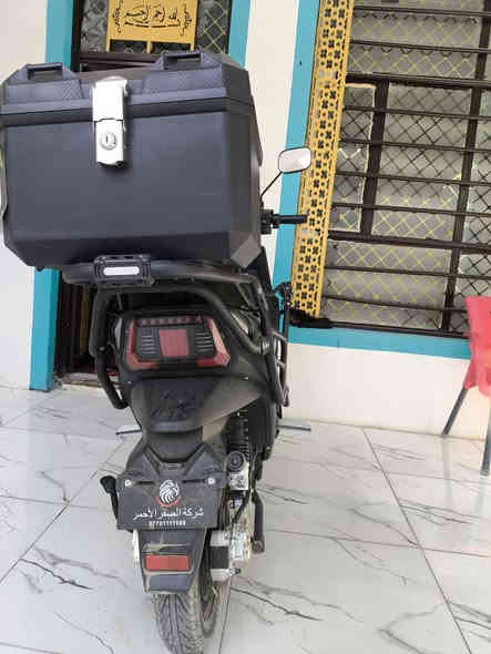 السلام عليكم شباب دراجه شحن موتركس مدرع ٧بطاريات مواصفات بريك دسك بيها Rيعني بك ٣سرع سرعتها 100كهربائيات اشأير كله زنون شغال الاستفسار اتصال او مراسله واتساب ***********
