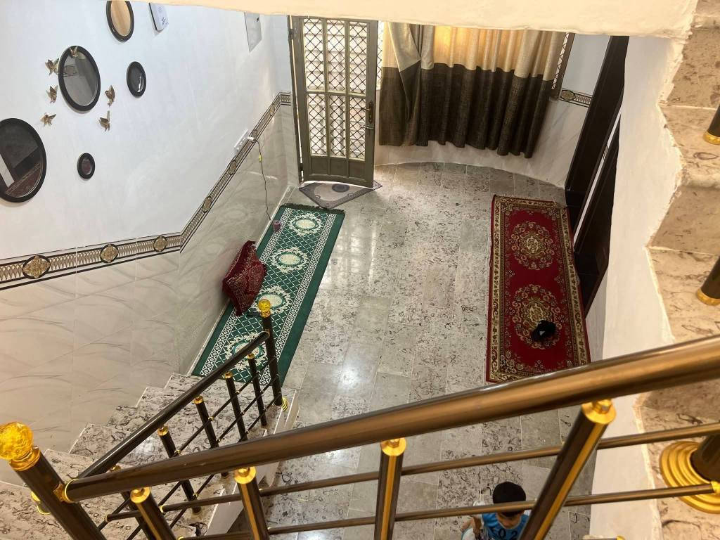 دار للبيع في كربلاء المقدسة قرب جامعة الزهراء عامود 92طريق كربلاء بغداد مساحه 100م طابو زراعي سند 25 قرار محكمة مع توفر كافة الخدمات ماء كهرباء مولد مجاري مال شارع +خطوط مدارس
البيت ركن على شارعين يبع عن الشارع العام 100م
للتواصل *********** واتساب ☎️ كربلاء, العراق
