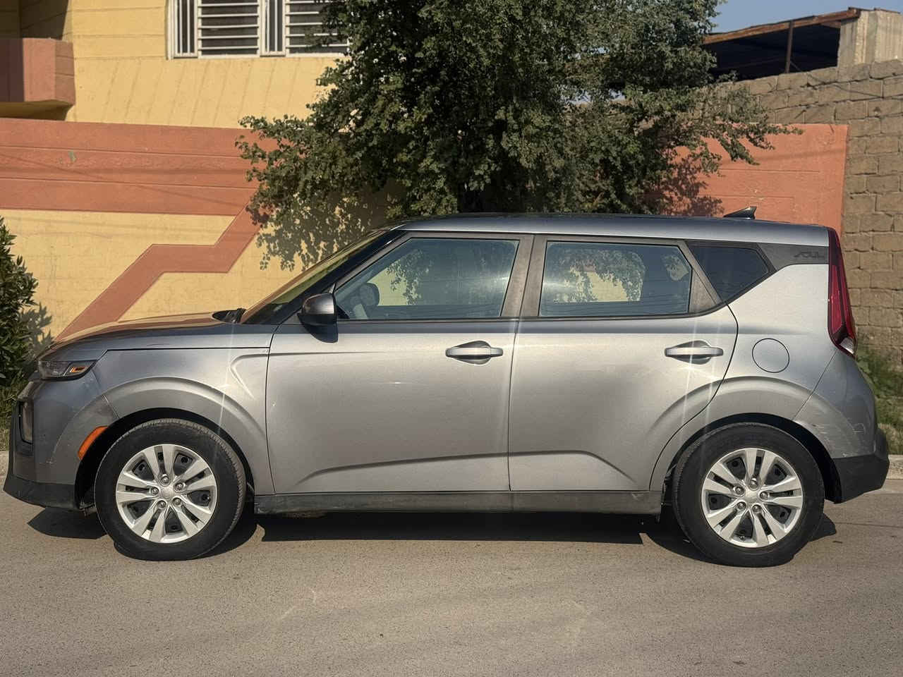 كيا صول موديل ٢٠٢٢ وارد امريكي 
السيارة نظيفة و الحادث موضح بالصور و مبدل بنيد و دعامية جديدة و الصدر جديد و دسكات جديدة و محرك 2000 دوش

رقم بغداد
الفئة standard
سويج 
ماشيه  34,000 كيلو
لون رصاصي
تحكم ستيرن
Carplay
السعر ١٣٥ ورقة 
 للتواصل ***********
