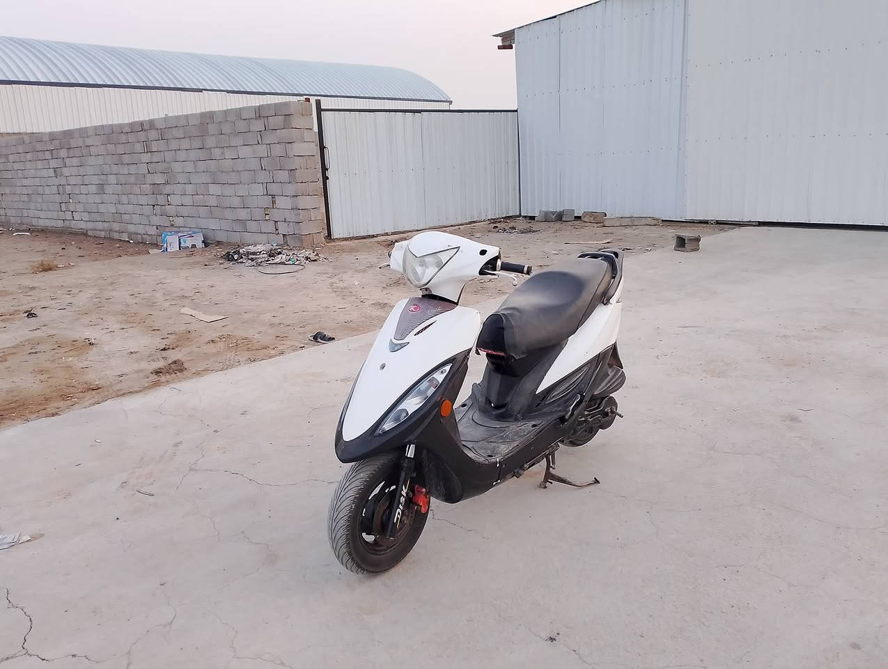 السلام عليكم 
دراجه كامكو جي فور للبيع
جاهزه سلف وهندر وكهربائيات
الاستفسار ***********
