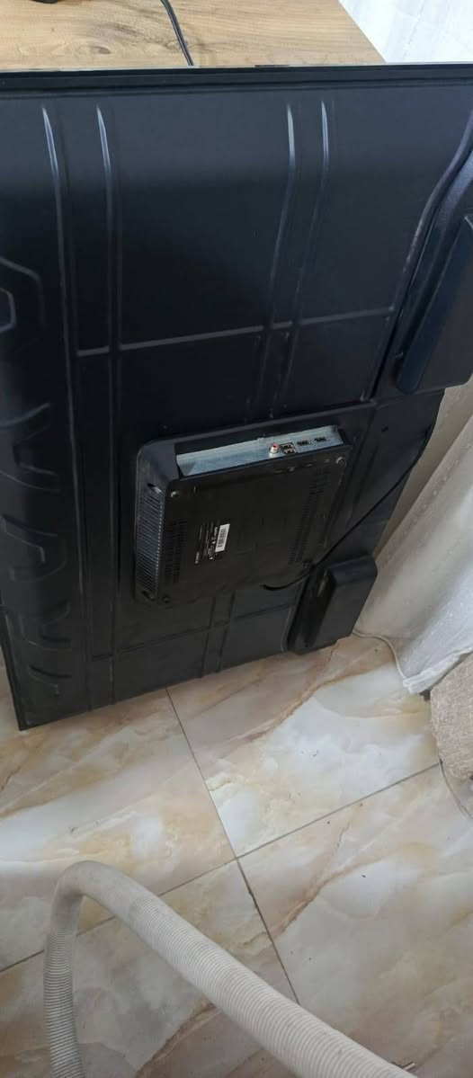 شاشة إل جي (LG) مزودة بتقنية ثلاثية الأبعاد (3D) وتتميز بتصميم نحيف للغاية. 
مستخدمه شهر واحد 
السعر 200 الف


**إذا كنت صاحب هذا الإعلان وتريد حذفه لأي سبب، رجاءا أرسل رسالة إلى الدعم الفني**