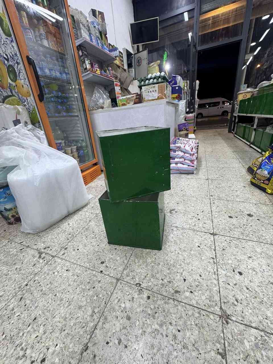 مربع حديد شغل درجة اولة  ويا حاملة كمية خير من الله ممتواجد فيس ***********

