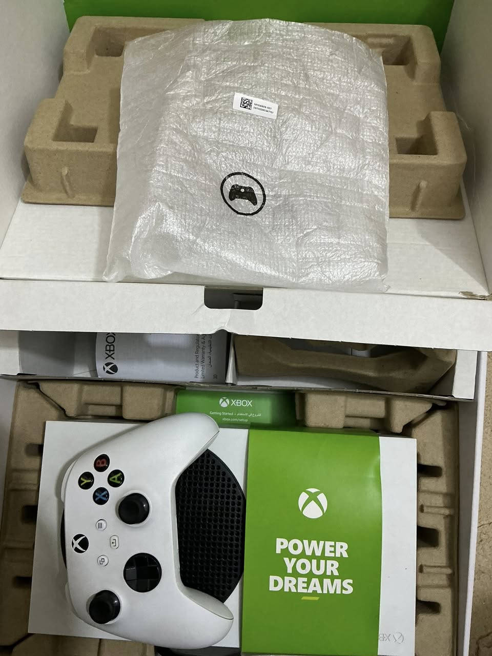 Xbox Series S
Xbox series s
اكس بوكس نضافه فول وياه يدتين ( وحده اصلية مال جهاز ووحده تجارية ) و بيه لعبه فيفا 24 و وياه يو بي اس خالصة بطاريته 

الاكس بوكس مكفول و كارتونته وياه 

سعره 360 و اذا تريد وياه شاشه يختلف سعره بشي بسيط

للتواصل ***********
