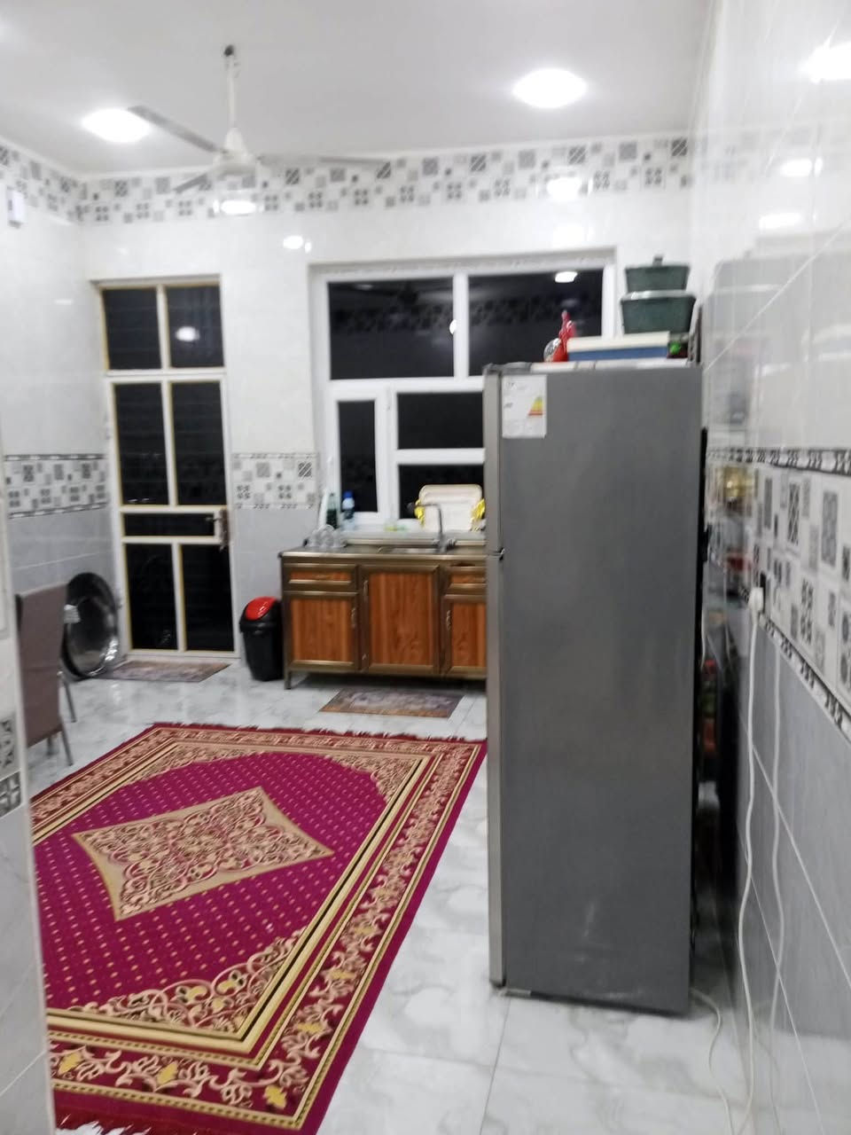 السلام عليكم ورحمة الله وبركاته

دار للبيع طابو زراعي سند 25 المساحة ١٥٥م يحتوي على استقبال ومطبخ وصالة داخلية ويحتوي على 3 نوم ومناور عدد2 وسطح عدد2 وكراج وحديقة وبناء درجة اولى جديد بس الواجهه بعده ما كامله والمنطقة كامل خدمات تبليط وكهرباء اسلاك عواميد ومحولة وانترنيت ومدارس قريبة العنوان الراشدية شارع المراسمة طريق يؤدي إلى جزيرة بغداد للاستفسار الاتصال على ***********
