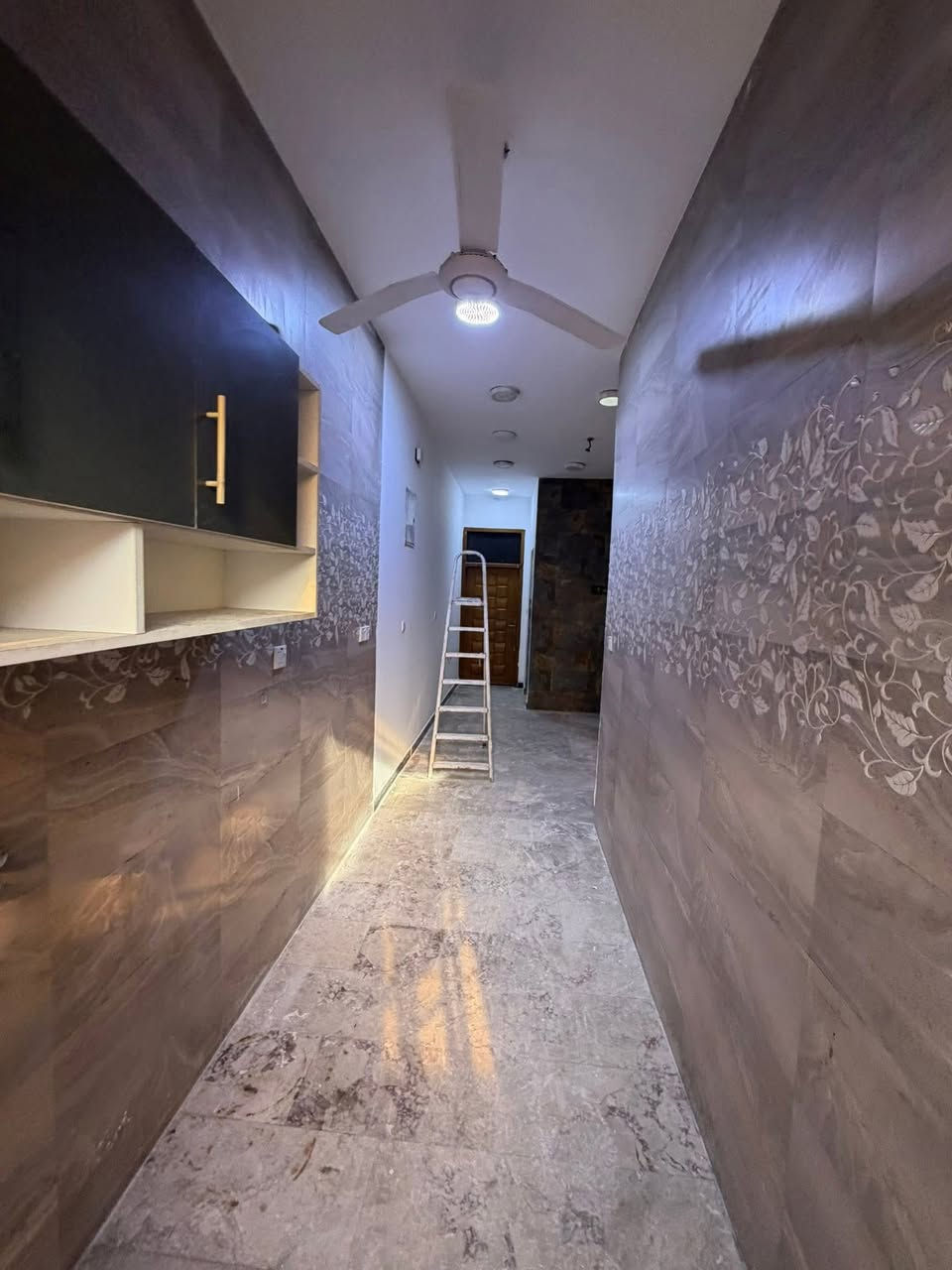 للايجار في السيديه
دار سكني مساحه 120 متر 

يتكون من مدخلين صاله مطبخ خدمات ثلاثه نوم 

سعره مليون موقع ضهر مدينه العاب السيديه 

للاستفسار 

***********

*********** 

مكتب عبدالله الرفيعي
