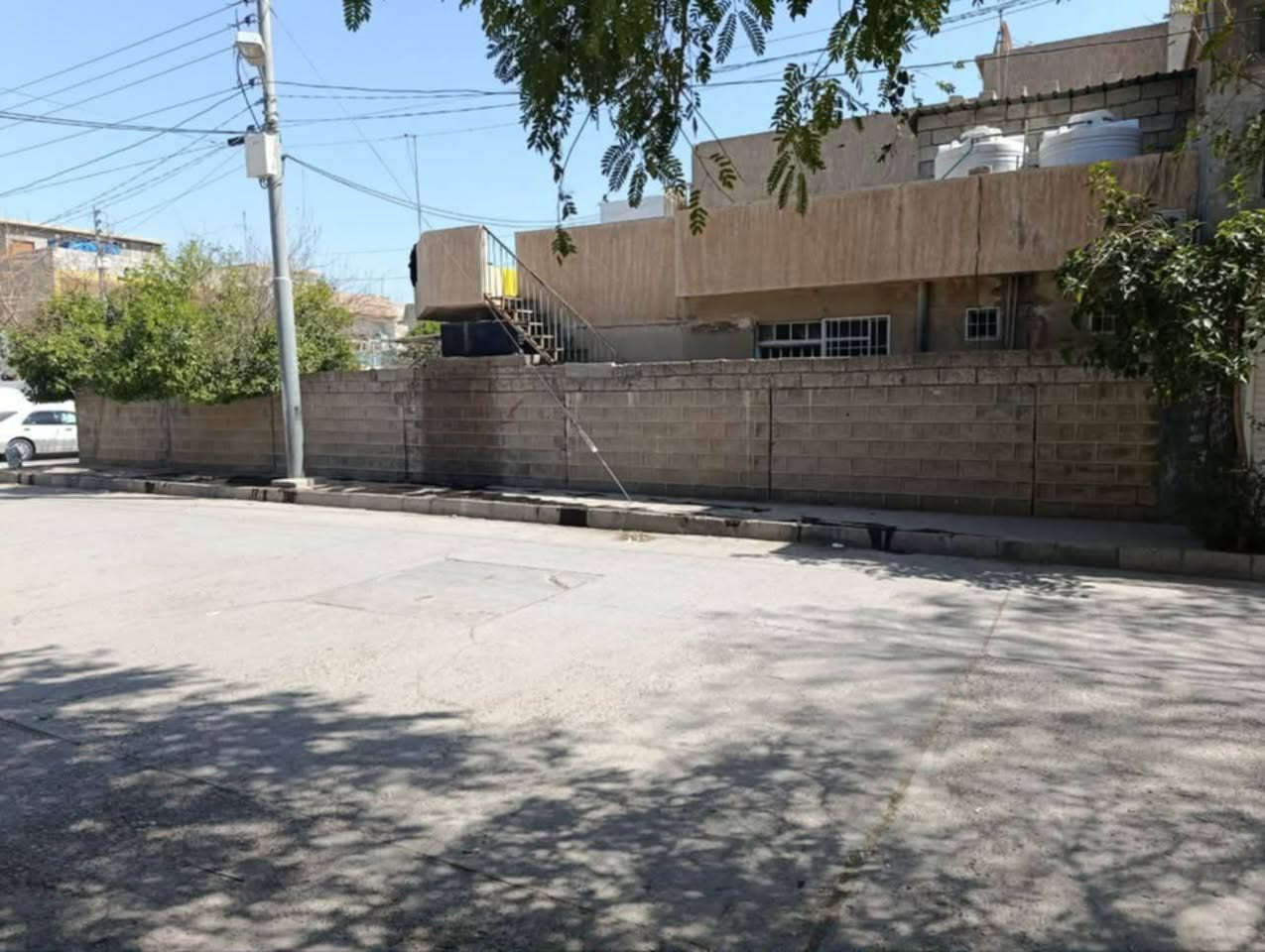 ئەم خانوە 200 مەترە ڕوکنە 
لە 100 ماڵەکەیە ڕووی لە سلێمانیە 
جێگایەکی زۆر خۆشی هه یە مـاڵــــی 
دۆستە طاپۆیە نزیك لەهه مو بازاڕێك
حە زت لێبو 👈 🌿***********🌿
