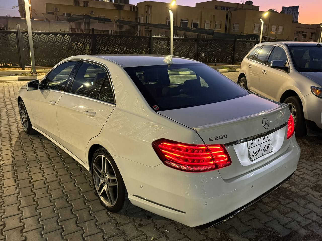 السلام عليكم من رخصة الإدمن المحترم
مارسيدس E200 محرك 274 موديل 2014
وارد الماني بصمتين فول عدا الفتحه 
سيارة بسمي رقم جديد أني جبته من أربيل 
أوتو ستوب 
أوتو بارك 
أوتو هولد
حساس 360 درجة 
رادار تحديد مسار 
لايت داينمك يصعد وينزل يفتر مع الاستيرن 
كير 7 نمر تعليگ + شفتات بالاستيرن 
ثلاتة انظمة قيادة اسبورت إيكو وعادي 
مقاعد كهرباء مع تدفئة 
العدة كامله أرضيات أصليه مع حقيبة كتلوك وحقيبة الاسعاف الاولية وشبكة 
بعد بيه مواصفات المعروفه بالمارسيدس 
كير محرك على وضع الشركة برغي ممفتوح 
سيرفس كامل بسياره ع ايدي مال جناي 
بدون اي قطعه صبغ / صفر مسج 
حادث صندوق مبدل بالمانية مو بالعراق شغل وكاله بدون صبغ داخله آكلين للعراق 
السعر 205 ورقه وبي مجال خابر وتدلل 
العنوان بغداد الجديدة ساحة ميسلون 
هاتف *********** بيه وات سابي
