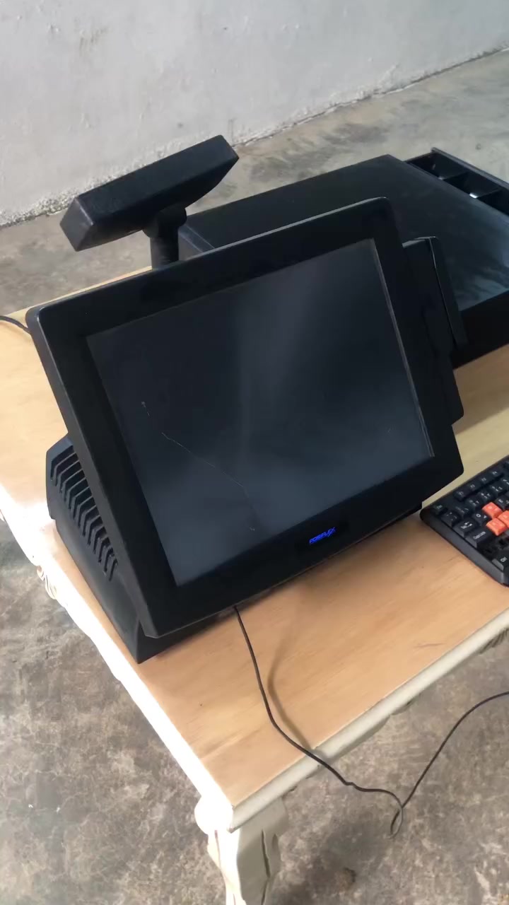 سڵاوی خوای گەورەتان لێبێ 
ئەم کۆمپیوتەرە لە گەڵ ئەو چەکمجەی پارەیە بۆ فرۆشتن 
کۆمپیوتەرەکە لەمسە هیچ کێشەیەکی نیە 
ئەوەی کە من شارەزایم لێی هەبێ ئەوەی کەمن بیستبێتم 
ئەڵێن بۆ (مۆڵوو،مەدعەموو،کافترا)و شتی وا بەکار دێ 
سەعریشی زۆر گونجاوە 
ژ.م***********
