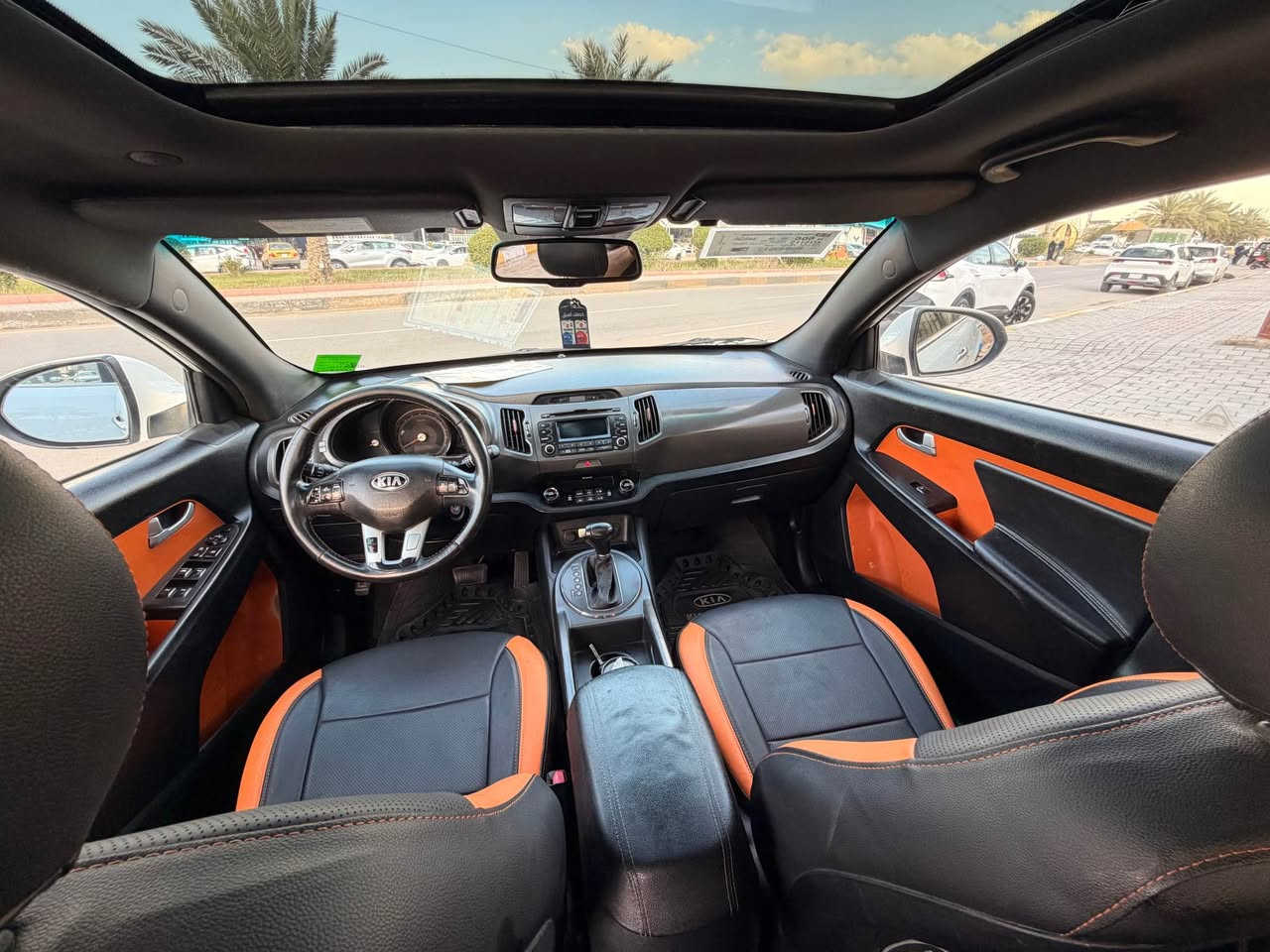 كيا سبورتج خليجي فول عدا بصمة 
رقم بغدادالدولي  بااسمي
خليجي مكينة 2000 دوش 
المواصفات 
بنراما 
مري شفط 
حساس امامي خلفي 
كامرة 
تبريد بيانو 
كشنات جلد وكهرباء 
داخل قرميدي 
سيارة جديدة بمعنا الكلمة
السعر 143 $ بيها مجال 
للاتصال *********** بغداد, العراق
