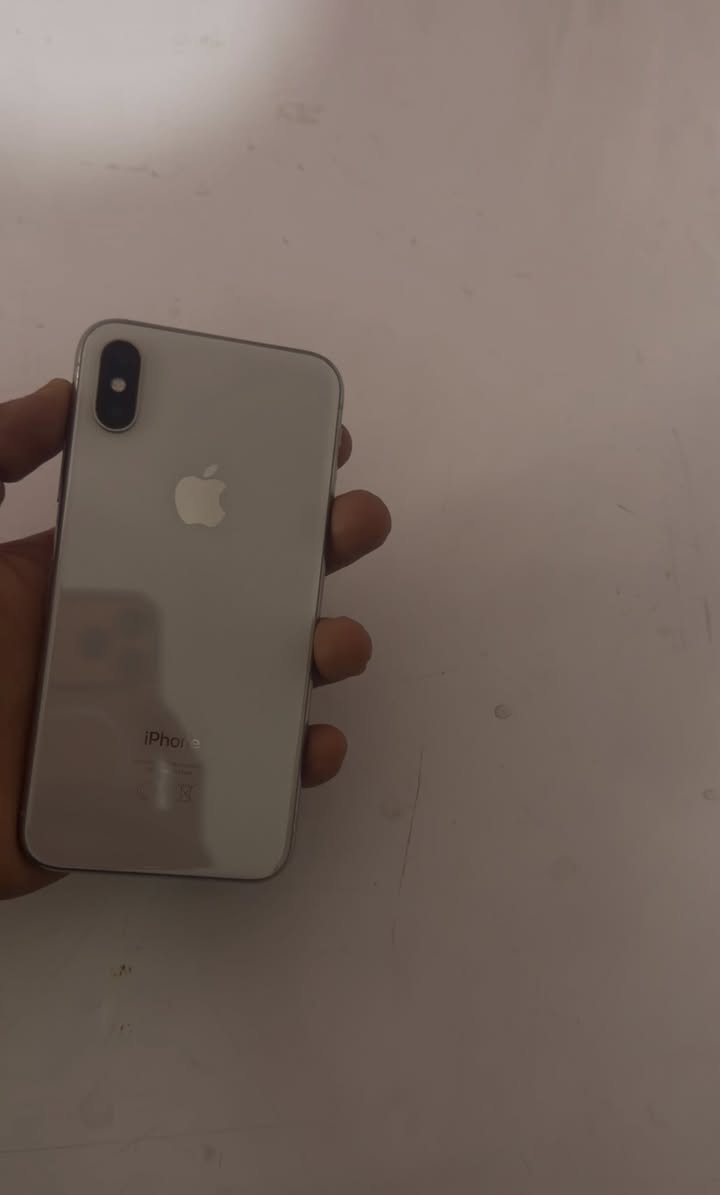آيفون xعادي ذاكر 64 بطاريه 100 مستبدل فقط بطاريه ***********
