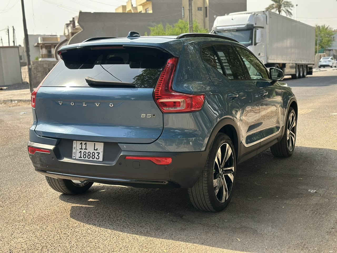 Volvo XC40موديل 2023
فول  مواصفات  

كير اوتماتيك نوع طيارة 

كشن تدفئة وكهرباء وخزن

رادار امامي خلفي 

الصندوق كهربائي يفتح ويغلق بحركة القدم

المرايا الجانبية كهربائية

تدفئه بالمقود

القياده الذاتيه كامله مع نظام تحديد المسار

نظام التبريد لمس عن طريق الشاشة 

نظام عزل الصوت بتطور جيد

محرك 4 سلندر دبل توربو

نظام الكبح الذاتي في حالات الطوارئ.

نظام لمراقبة النقطة العمياء.

نظام تثبيت السرعة التكيفي.

حساسات ركن أمامية وخلفية .

الحفاظ ع المسار التكيفي

شاشة تعمل باللمس بمقاس 9 بوصات بنظام الأندرويد  

نظام ستريو Harman / Kardon.

الدخول للسيارة وبدء تشغيلها بدون مفتاح.

مساند رأس في الخلف قابلة للطي كهربائياً.

المرايا داخلية وخارجية تعمل بوظيفة التعتيم التلقائي.

مصابيح أمامية LED دوارة اثناء الاستدارة 

نظام صوتي رائع لايوصف وكثير من المزايا

شاحن موبايل لاسلكي 

حادثها موضح بالصور 

السعر 210

***********
