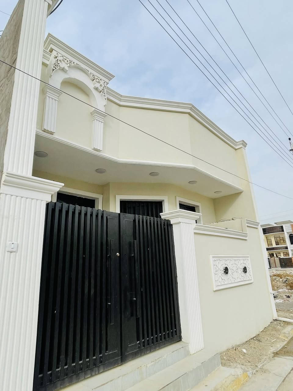 دار للبيع
المساحه 100 الدوره نهايه شارع 60 شارع خط النفط 
الواجهة 7 م بناء حديث غير مسكون

 يحتوي على 2 غرف نوم صحيات عدد 2 

بناء حديث غير مسكون 

للتواصل ***********☎️ اتصال & واتساب
