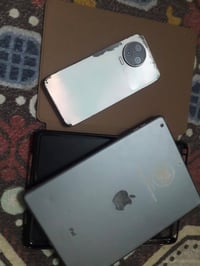 عندي ايباد 6 ذاكرته 32 فقط كراس ماله مكسور يتبدل وحساب بي  وعندك جهاز ...