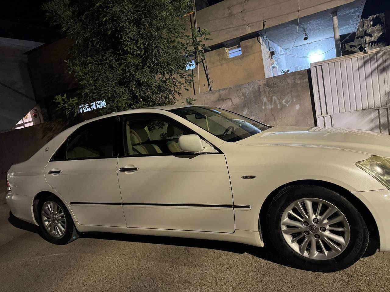 شاهینە  2005 ماشا اللە ی ئەوێ لە جوانی سپی موس موس 180 چوک بە بچوکی ناوزەرد 2 دوگمە کامل مەسروف چوار تایەی تازەی لەسەرە سەیارەی مەعرەز نیە
سعری:64 گەڵاو مەجالێکی برایانە 
ژمارە:*********** حلبجة, السليمانية
