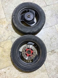 غراض عدله بلاد زوج وياله وتايرات 25   صينيه وفج 15   زوج كلجات امامي و...