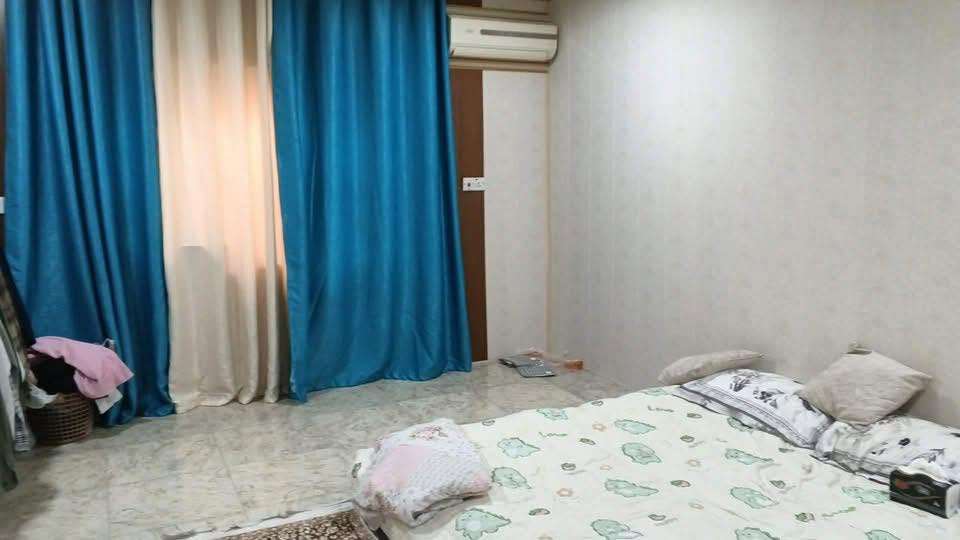 📍العنوان حي رمضان فرع كاشي سيوان 
🏠بيت للبيع مساحته 160متر طابو صرف 
🛑محتويات البيت  طابقين طابق الاول هول استقبال منام مطبخ حمام توليت.  طابق ثاني غرفتين نوم ويه توليت
🛑الواجهه يحتاج صبغ فقط و تستقطع من السعر🛑
💸السعر 90  و بيها مجال 
📞***********
🛑مكلف بالنشر🛑
