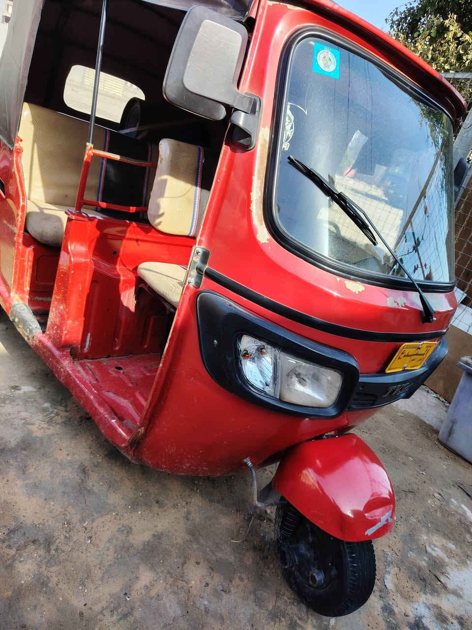 سلام عليكم تكتك للبيع موديل ١٩ ترايك زيرو تخم تاير تخم دبلات مكينة ٢٣ بيهة جديدة مرقم بسمي  عنوان شهداء البياع   كلة جديد مبدلة كلج جديد وايرات كير كلج كلة جديد ماشة فناجين بوربرينات كلة جديد رقم *********** سعر ٥ ونص وبيهة مجال قليل لين صارف علية اي نقص ما بيهة
