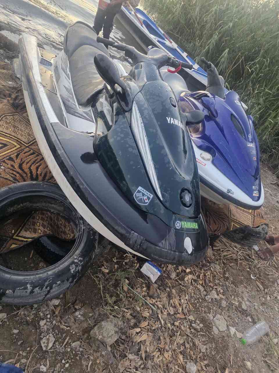 السلام عليكم للبيع جت سكي عدد ثنين يوماها1200نضيفات ومحركاتهن خير من الله نكره سلف الازرك 27وبي مجال والثانيه25وبيها مجال كشرهن لاكسر ولاصبغ عنوان واسط اي استفسار  واتساب أو اتصال***********

