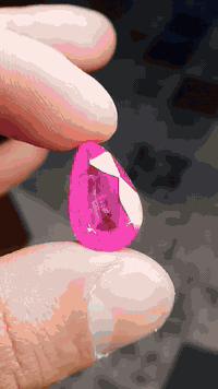 ماشاءالله…ياقوت هندي طبيعي اصلي شبيه البورمي وزن 11 قيراط حجم 2 سم صلادة 9 درجات السعر 90 الف ***********
