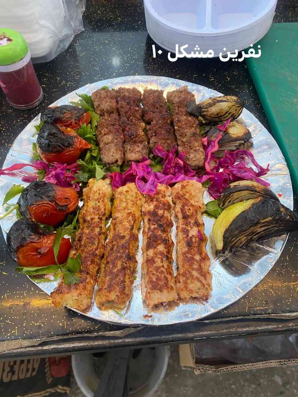 مطعم ومشويات دور الزراعه الثالثه
نقدم لكم اشهى واروع المشويات 
كباب لحم عراقي ١٠٠٪؜كيلو ب ٢٠
كباب دجاج صدر عراقي ذبح كيلو ب ١٦
وكذالك يوجد تكه دجاج ومعلاك ولحم 
يوجود خدمة توصيل داخل وخارج دور زراعه 
رقم الاتصال. ***********
