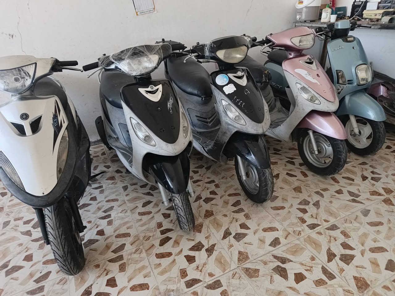 سلام عليكم دراجات للبيع نضيفات وحلوات شغالات من طول الطول سلف هندر كهربائيات كلها شغاله بوشهن 50 بلاد ختم واحد شراي اتصل على رقم مكاني شارع زديناويه قرب شركه الهنديه ***********
