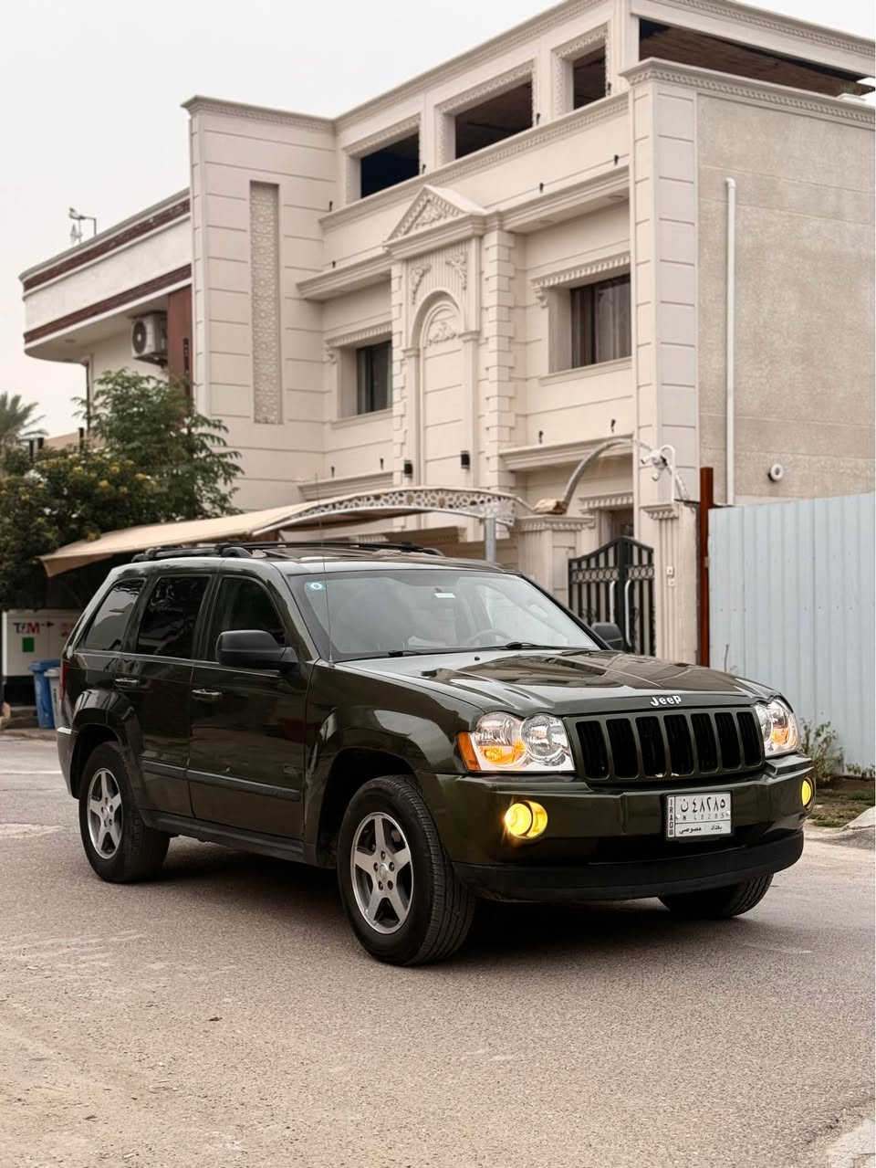 السلام عليكم 
جيب لاريدو موديل ٢٠٠٧ 
ماشيه ١٧٥ الف 
مكينه ٣٧٠٠ سته سلندر 
سلايد 
كشن كهرباء 
قطعتين تبريد 
سماعات بوستن 
شاشه جبيره كار بلاي 
كامره دواره 
صدر جديد 
تايرات اماميه جديده 
رقم بغداد تحويل مباشر 
السياره داخله من امريكا حادثها صندوك بدون ايرباك 
بالعراق بيها قطع صبغ 
مكانها بغداد اليرموك 
السعر١١٥ وبيها مجال 
*********** بغداد, العراق
