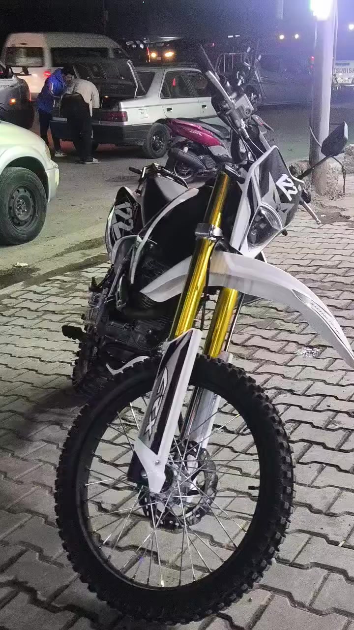 سلام عليكم دراجه قفاز CRX محرك 300 دراجه جديده ماشيه 860 
سعر الدراجه 1780 مكان الدراجه بغداد البلديات رقم ***********
