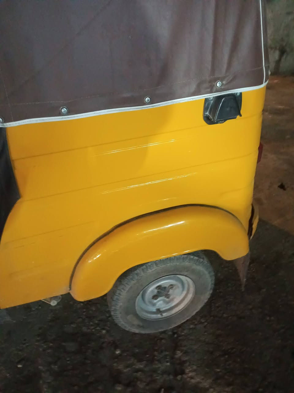 تكتك للبيع موديل 2019 رقم وسنويه *********** كربلاء المقدسة
