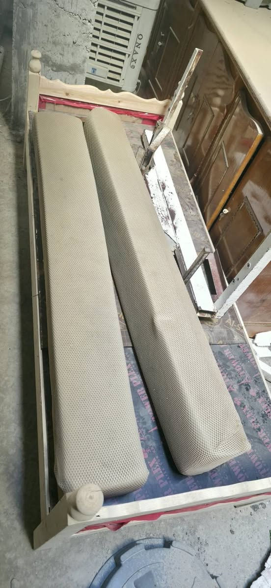 السلام عليكم
محجر ستوتة تفصال كامل دبل جادر مع الكشنات والدوسة 

السعر 250 وبي مجال 
العنوان  الهويدر 

***********
