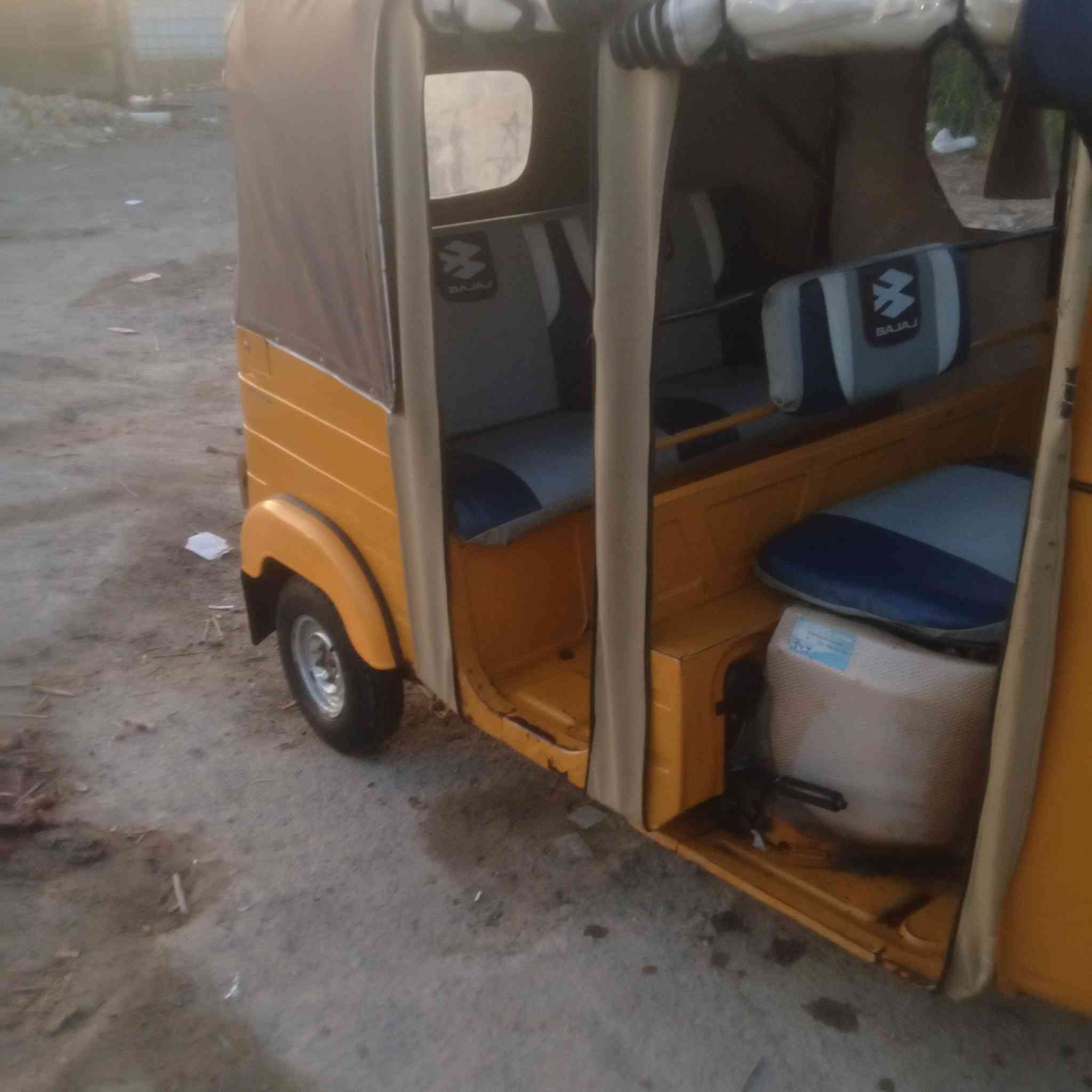 تكتك للبيع موديل 2020  مكفوله لا ضربه ولا صبغ  عده الخياسات بيها شويه مكينته تخبل 6700 وبيها مجال ***********
