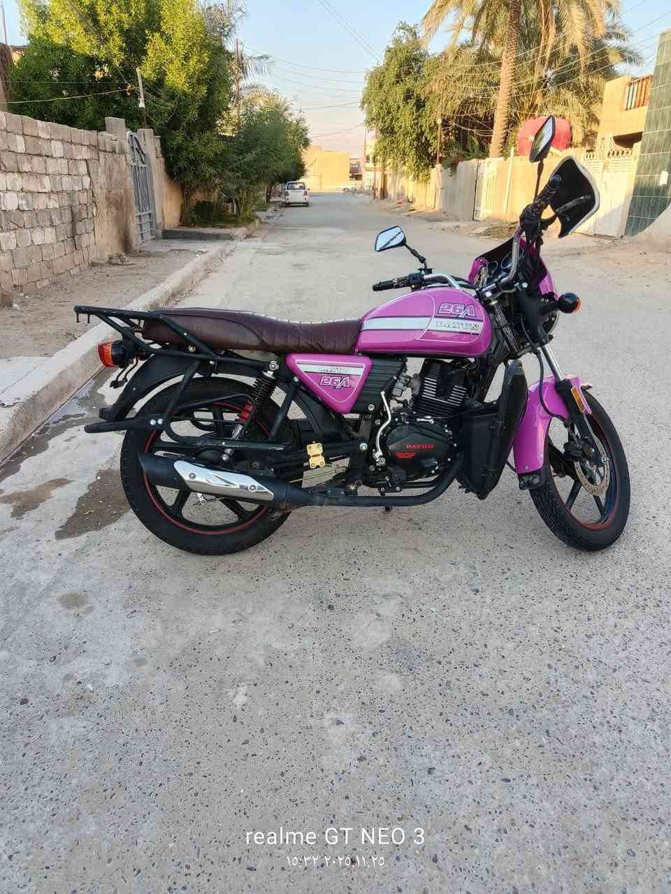 السلام عليكم 
شباب دايوان نفخ موديل 2023 طالعة ب 2025 دراجة مشاية 17 الف سويج سجينة نسختين  لون وردي مميز نضافة فول خير من اللة مال جناي صار سنة عندي مرقم رقم و سنوية انكليزي  كربلاء لوحات 2 مشروع وطني تحول وين ما تريد دراجة ع ايدي ادامة كاملة كل شهرين دهن كلة امزويل 20.50 شخط ما بيهة صورهة و نضافةى كدامك ب صور و فديو سعرهة 2400 و بيهة مجال قليل حك الجية مكاني بغداد  محمودية ***********
