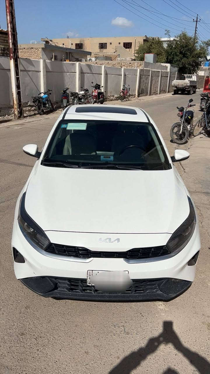 السلام عليكم
كيا سيراتو موديل 24
السعر 185 
ماشية 72
للاتصال ***********

