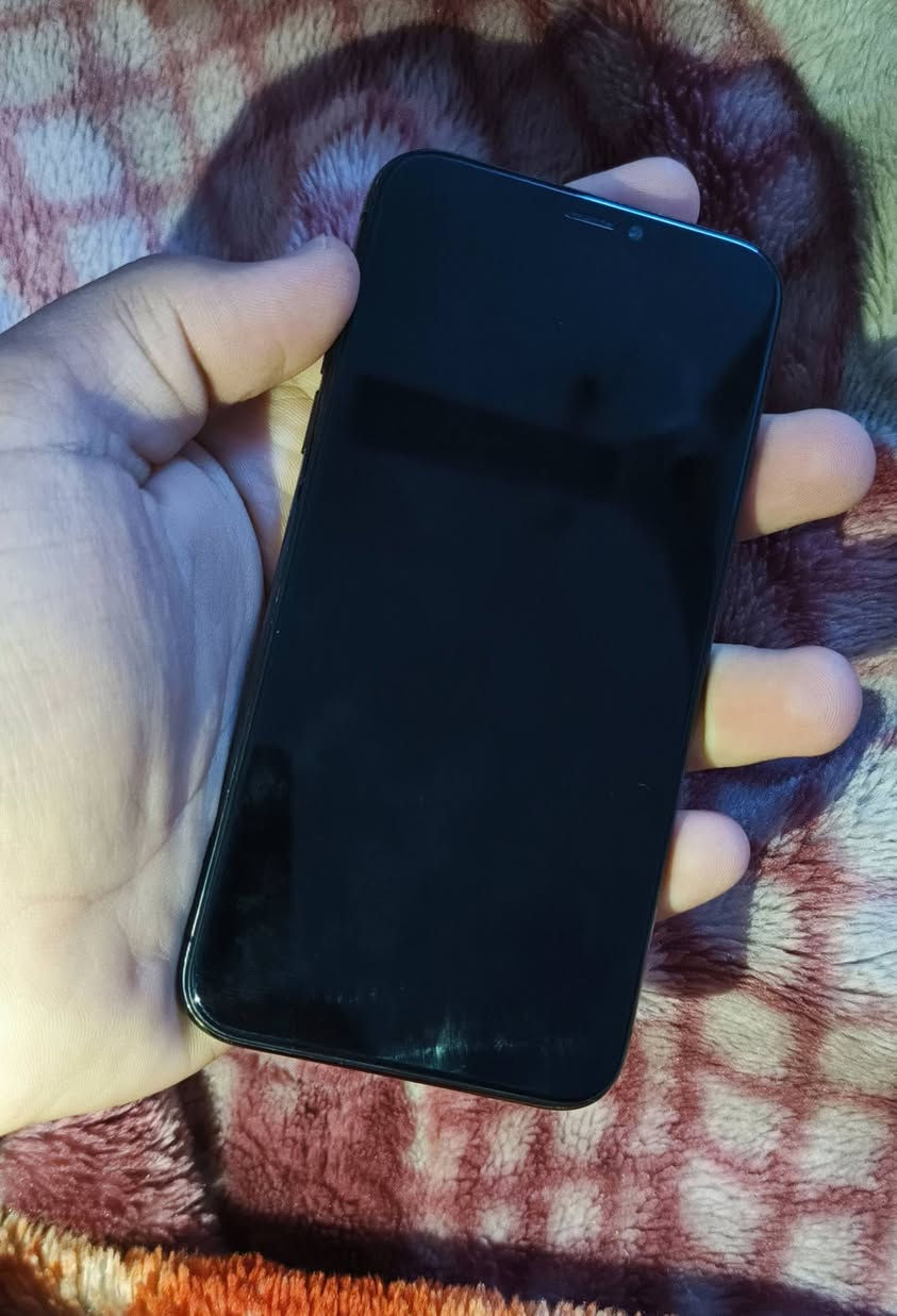 ايفون x عادي
بطاريه 100 صارلها تقريبن شهر 
شاشه مبدله خيارين + فيس ايدي شغال شاشه مرتبه 
ذاكره 64  جهاز مال جنايه واني جاي استخدمه جهاز ثاني 
جهاز شرط ومابي اي عيب ســـــــــــعــــــــــر 125 الف وبي مجال جيتك 
جــــــهـــــــاز تاخذه ومايطلعلك عيب وره نص ساعه جهاز شرط🌺
