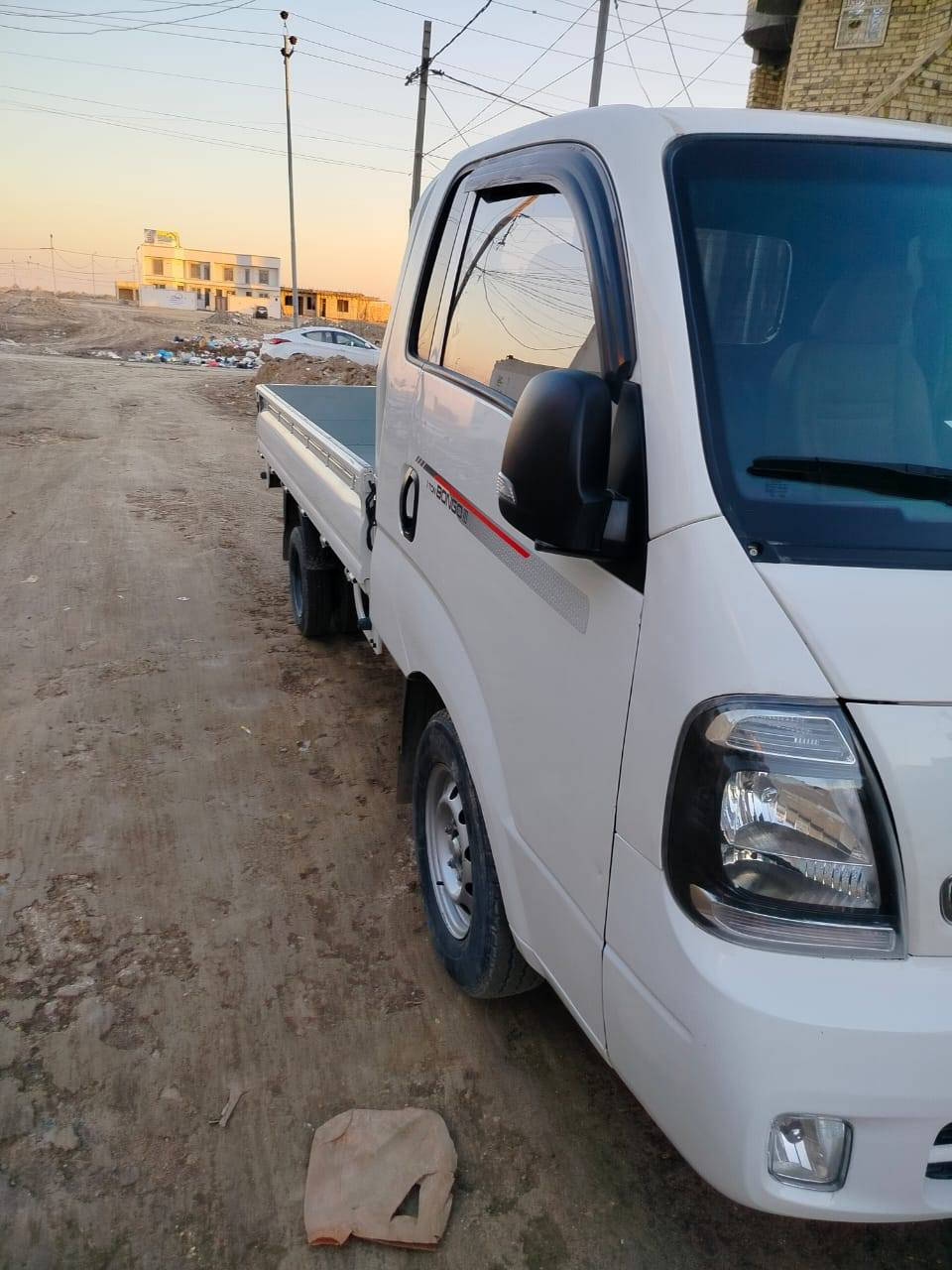 الموديل 24 المواصفات بصمه  مسكر  خط واحد بس غاز كاميرات خلفي وامامي رادار تدفئه تبريد بالكشنات مكينه 3000 السيارة بيها شوية صبغ بربع الباب السايق والعبري 
للأستفسار ***********
***********
السعر ١٨٠ مرقم كامل 
مكانها الديوانية
